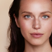 Ringiovanire lo sguardo senza bisturi con il lifting non chirurgico